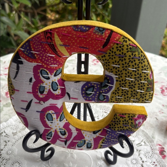 🆕 Anthropologie Letter "e" Wall Decor Floral Fabric - Picture 1 of 5